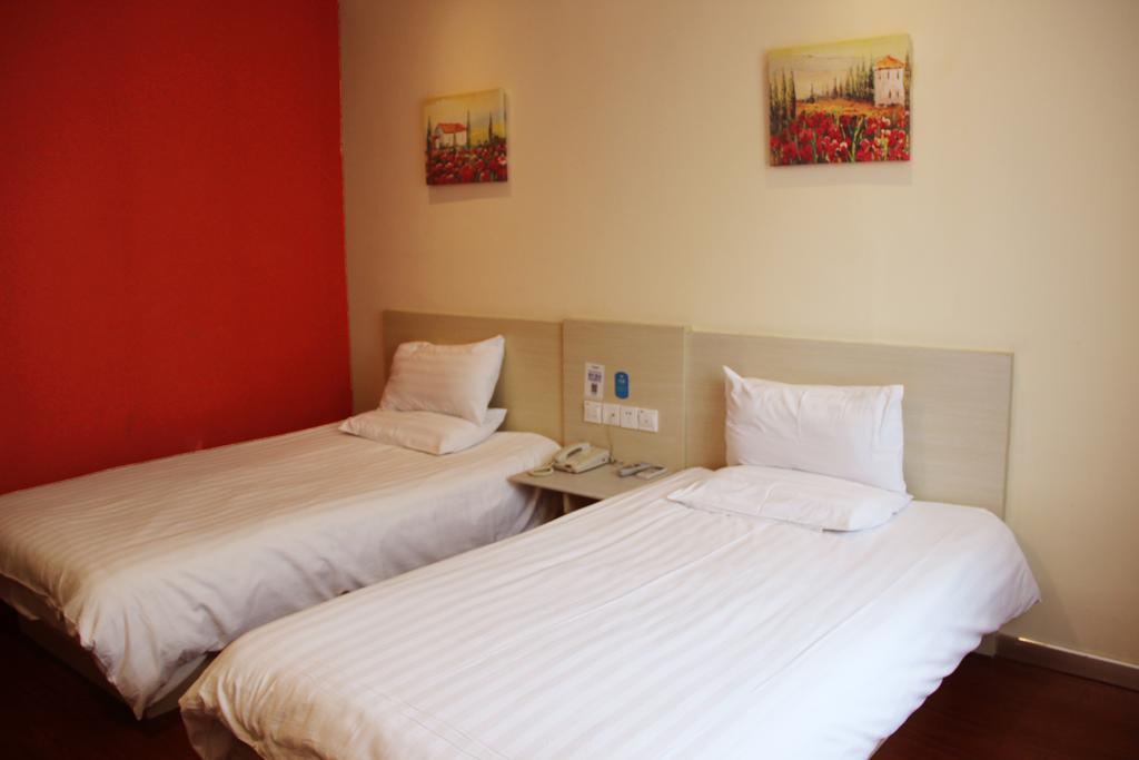 Hanting Express Jinzhou Luoyang Road Central Avenue Rum bild